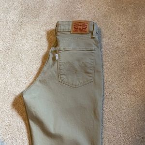 Classic Mid Rise Skinny Levi’s Jeans
